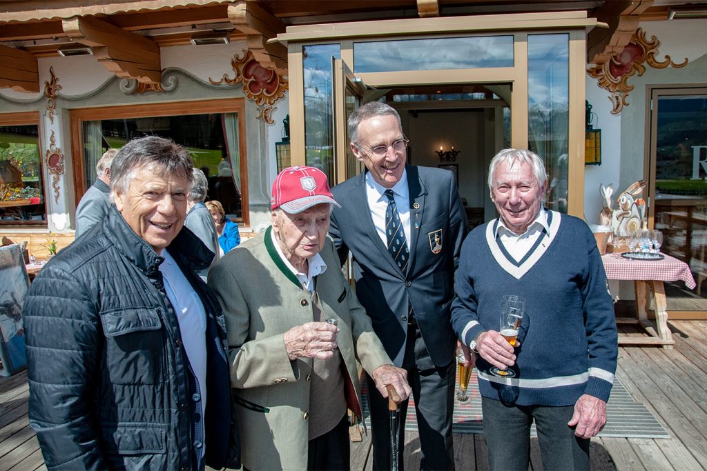 Karl Koller mit den Präsidenten Peter Schröcksnadel (ÖSV) und Michael Huber (KSC) © Skiing Penguin