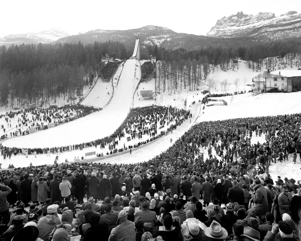 Cortinas Sprungschanze Trampolino Italia bei den Spielen 1956 © Archivio Foto Zardini