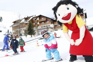 Skifahren lernen direkt vor dem Hotel © Heidi-Hotel