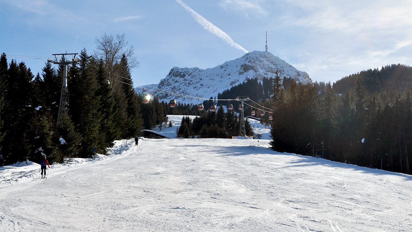 Über die Hochfeldabfahrt zur Harschbichlbahn © Skiing Penguin