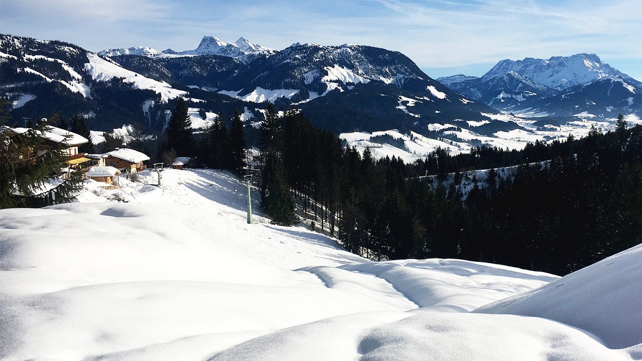 Mit dem Jodlalmlift gehts nach dem Einsteigen erstmal bergab @ Skiing Penguin