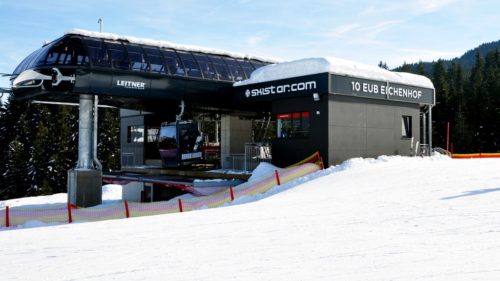 SkiStar, der neue Mehrheitseigentümer der Bergbahnen St. Johann, ist nicht zu übersehen @ Skiing Penguin