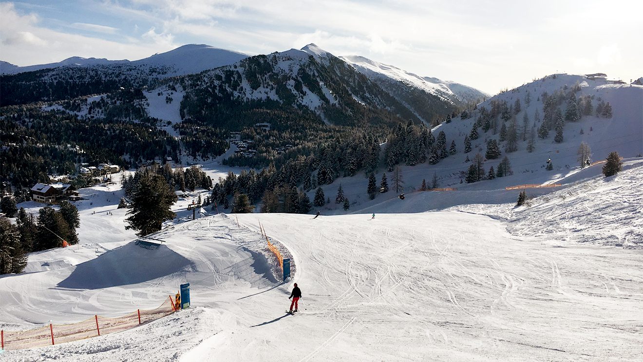 Viele Wege führen zur Kornockbahn: ob Pisten, Snowpark oder Fun-Cross © Skiing Penguin