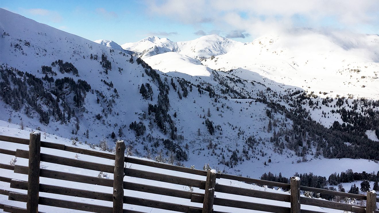 Auf dem Kornock öffnet sich die Weite der Nockberge © Skiing Penguin