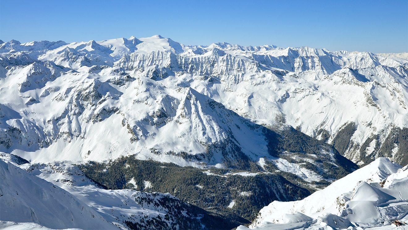 Die Panoramaplattform bietet einen herrlichen Ausblick in den Nationalpark Hohe Tauern © Skiing Penguin