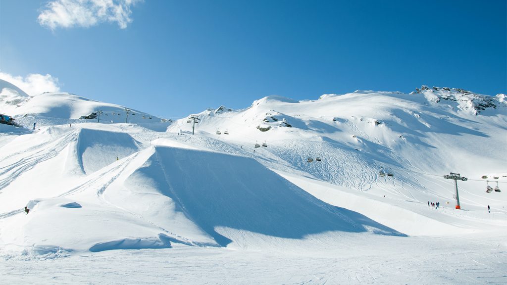 Im "Easy Park" tasten sich Anfänger an Jumps heran © Skiing Penguin