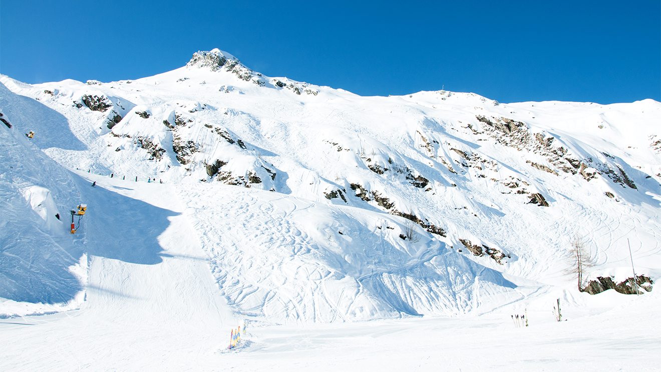 Neben der "Black Mamba" geht's auch im Tiefschnee zum Langwiedboden © Skiing Penguin