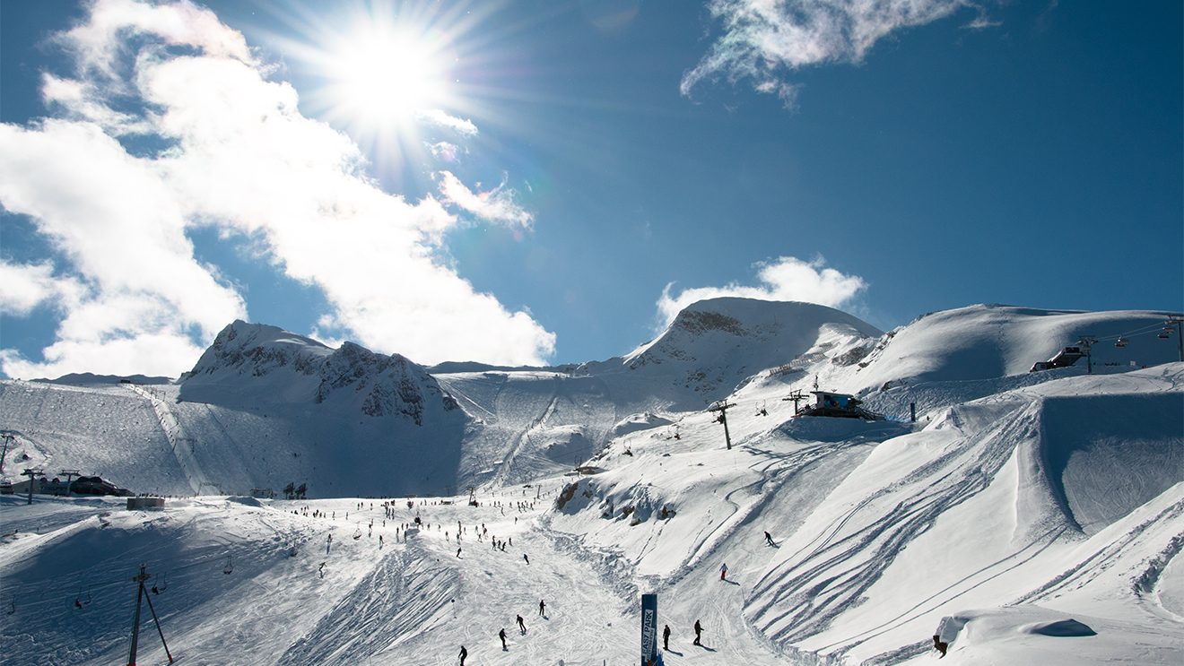 Bei prächtigem Wetter ist man am Kitzsteinhorn nie allein © Skiing Penguin