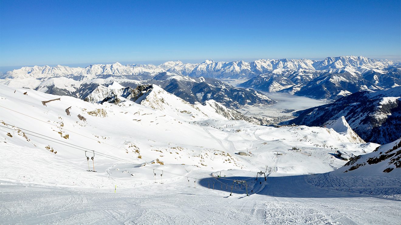 Kitzsteinhorn - Carven mit Ausblick © Skiing Penguin