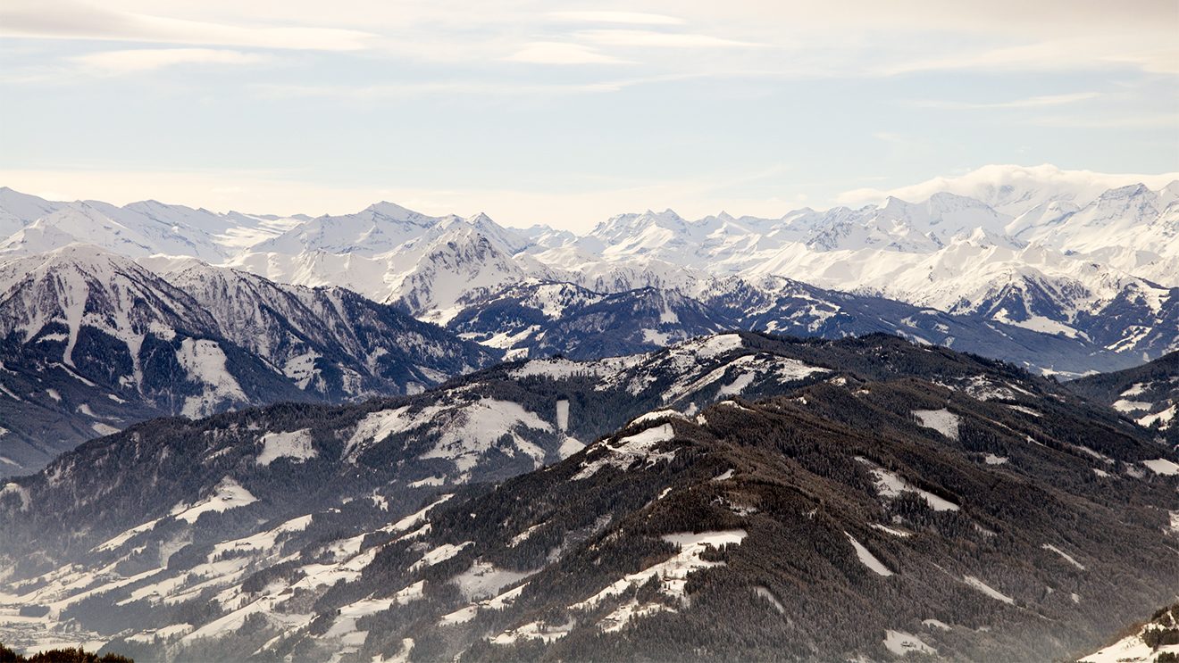 Die 1834 m hohe Bischlinghöhe öffnet einen Ausblick über das ganze Tal © Skiing Penguin