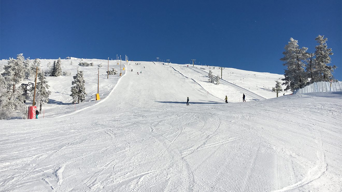 Der Schnee ist in Levi trocken und kompakt, Eis gibt es kaum © Skiing Penguin