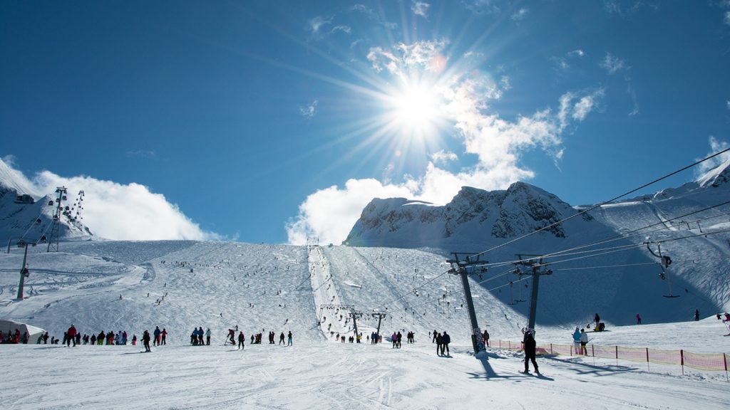 Die Kitzlifte führen auf das Gletscherplateau © Skiing Penguin