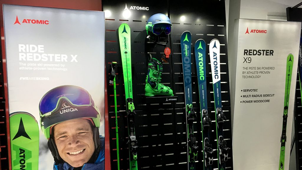 Der neue Atomic X9 wird giftgrün © Skiing Penguin