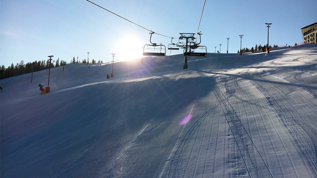 Der Sessellift am Zero Point, direkt am Stadtzentrum, ist der geläufigste Einstieg ins Skigebiet © Skiing Penguin