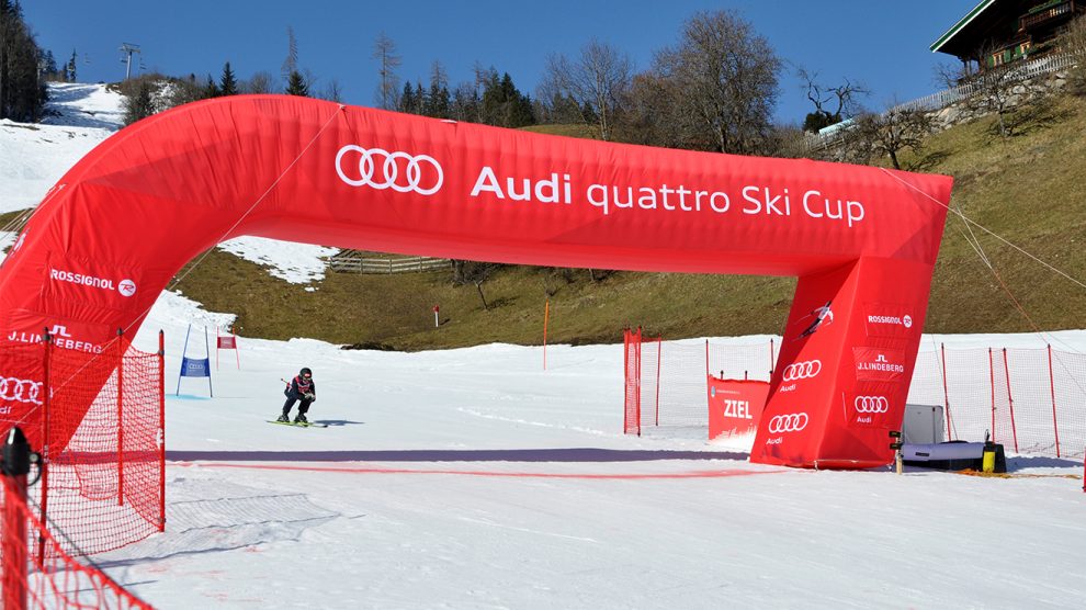 Schnell ins Ziel hieß es beim Finale des Audi quattro Ski Cups © Skiing Penguin