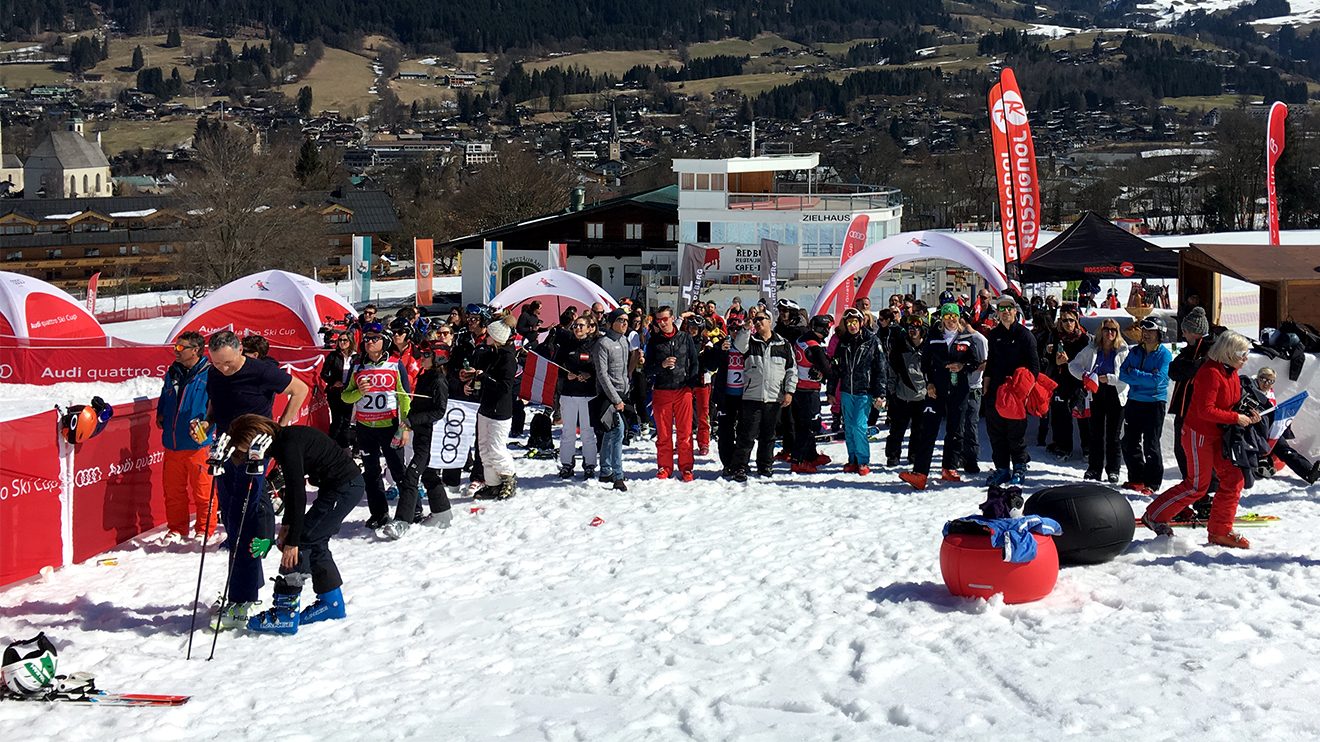 Spaß garantiert - sowohl bei den Teilnehmern, als auch beim Publikum © Skiing Penguin