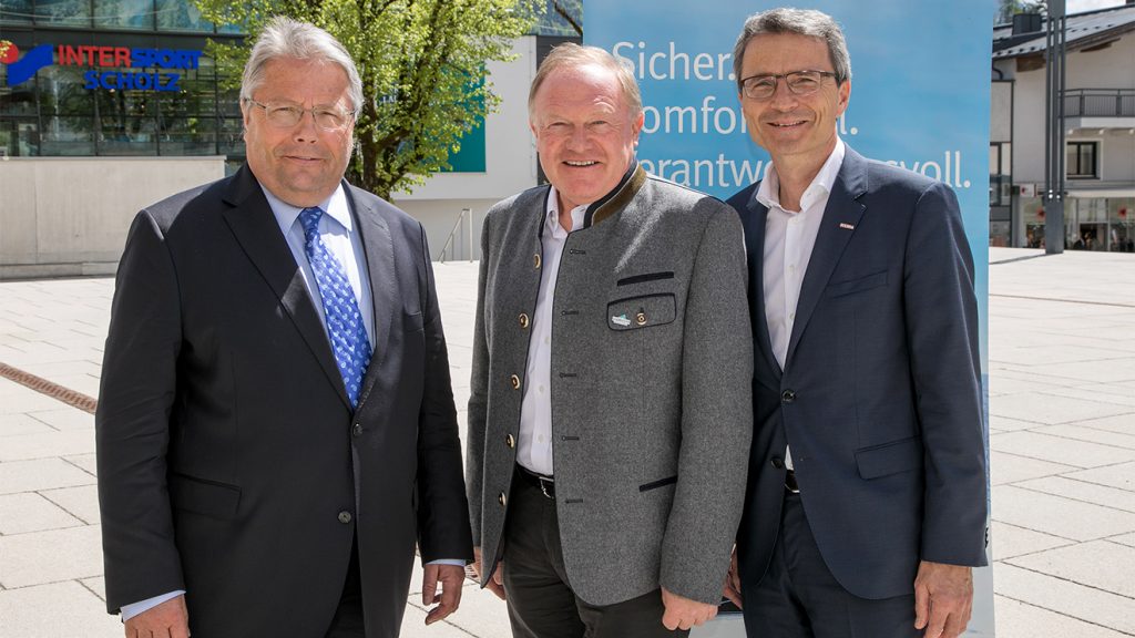 Franz Hörl mit den Kollegen Erich Egger (Schmittenhöhebahn) und Erik Wolf (WKÖ) © WKÖ