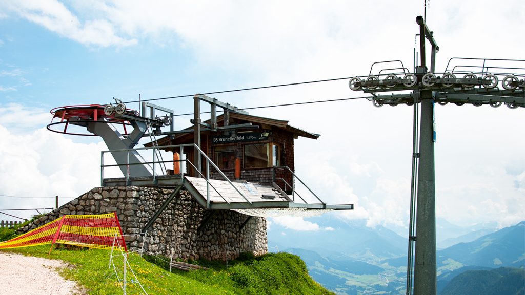 Allerletzte Sommerruhe für die 30 Jahre alte Bergstation © Skiing Penguin 