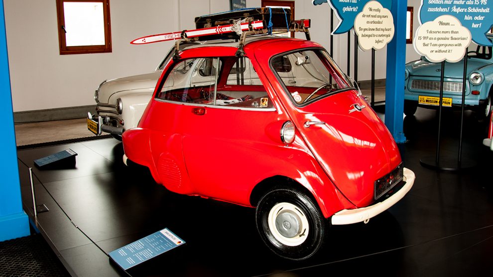 Die BMW Isetta hat 12 PS und fährt bis zu 85 km/h schnell © Skiing Penguin