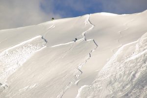 Ein falscher Schwung im Gelände kann fatale Folgen haben © Alessandro Zappalorto/shutterstock.com