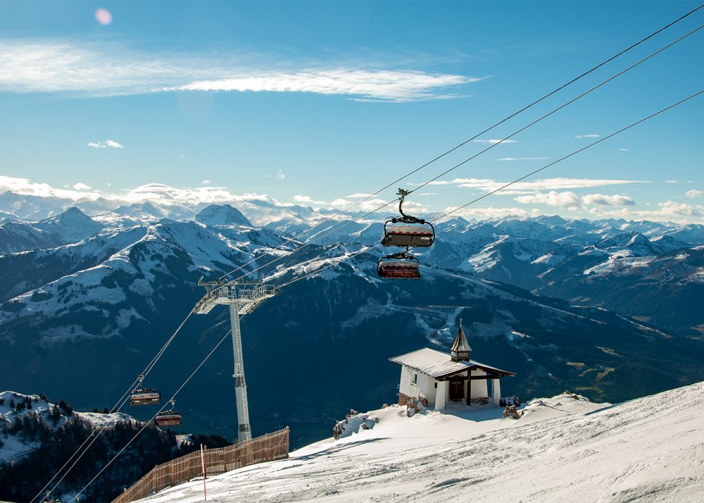 Oben Brunelle, unten Kapelle, hinten Panorama © Skiing Penguin