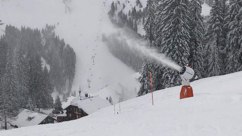 Natur- und Kunstschnee sind für die Optik und die Piste eine ideale Kombination © Skiing Penguin