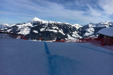 Um 180 Grad gedreht der Blick aufs Gschöss und das Kitzbüheler Horn © Skiing Penguin