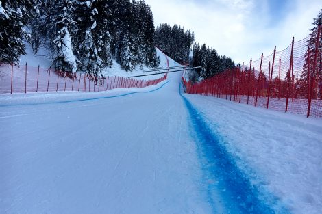 Die Steilhang-Ausfahrt während des 2. Trainings für die Europacup-Abfahrt © Skiing Penguin