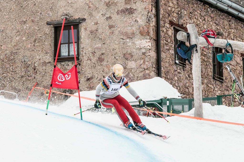 Am Kitzbüheler Horn stürzen sich die Fireball-Teilnehmer im Pullover ins Rennen © Facebook/Fireball-Kitz