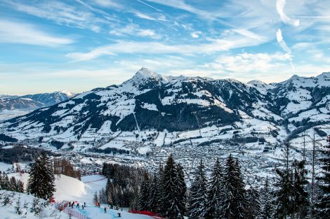 Weiter geht es in die Alte Schneise und im Anschluss über den Seidlalmsprung © Skiing Penguin