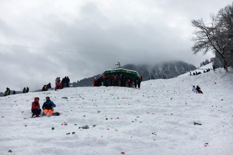 Der Ganslernhang nach dem Rennen und kurz bevor die Aufräumungsarbeiten begonnen haben © Skiing Penguin