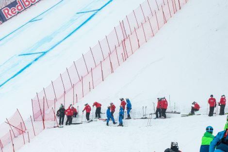 Das Rutschkommando - bestehend aus Skilehrern der Roten Teufel und von element3 - unterhalb der Mausefalle © Skiing Penguin