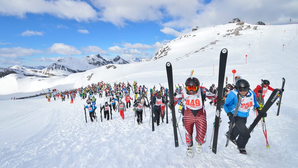 Nach dem Start geht es beim Weißen Rausch ordentlich bergauf © TVB St. Anton am Arlberg/Josef Mallaun