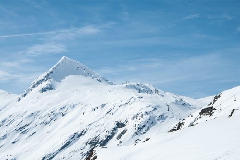 Der Medelzkopf misst beachtliche 2760 Meter - ist aber einer der niedrigeren Gipfel der Weißsee Gletscherwelt © Skiing Penguin