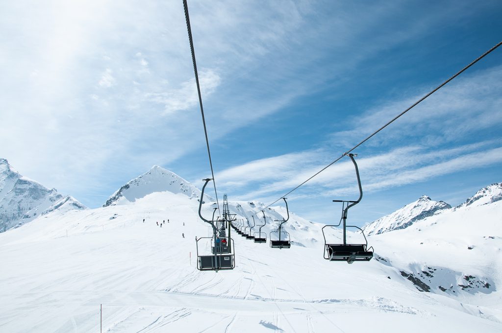 Der Medelz-Lift führt knapp unter den Gipfel des gleichnamigen Berges © Skiing Penguin