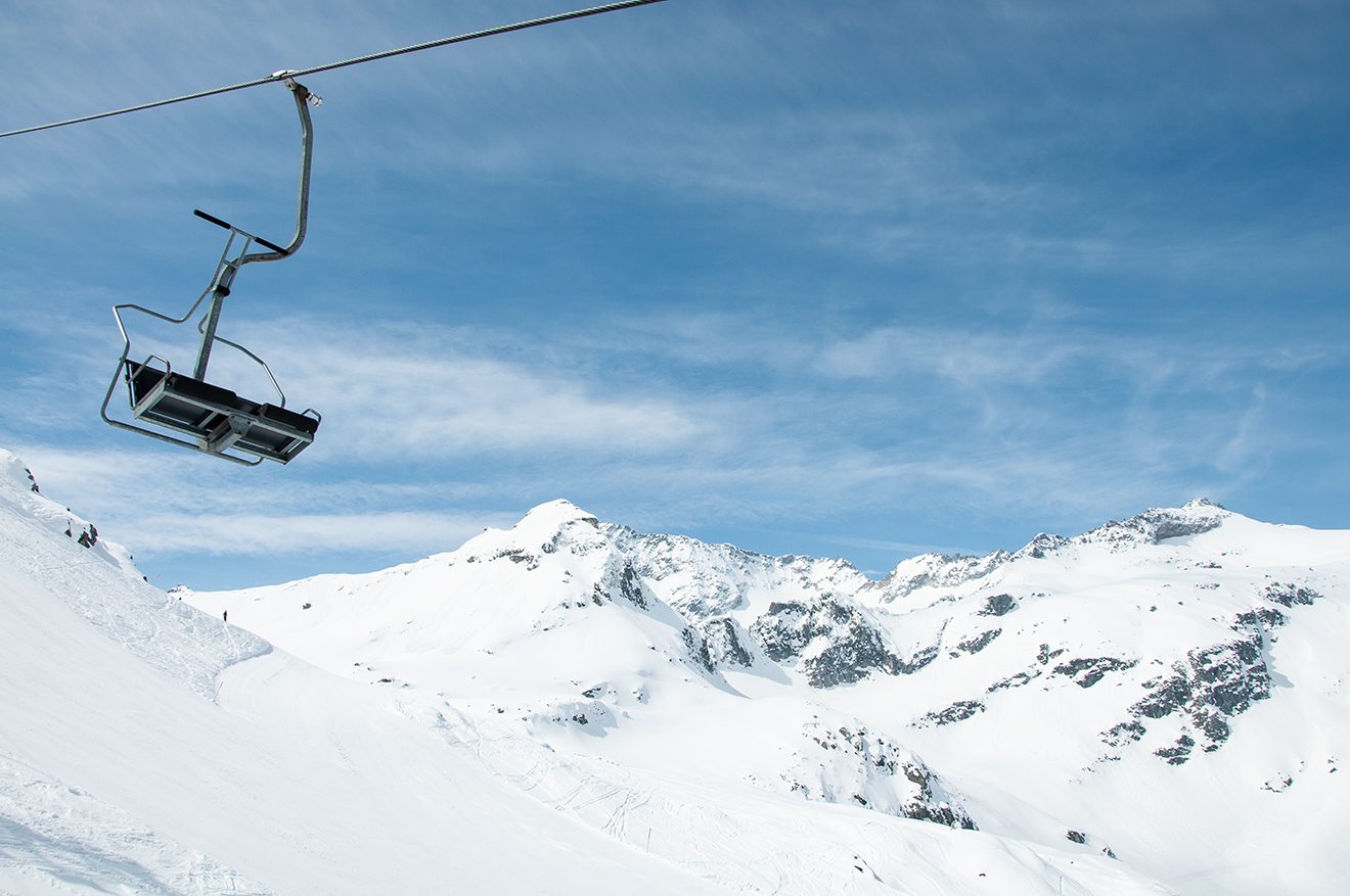 Gipfel noch und noch sieht man bei der Fahrt mit dem Medelz-Lift © Skiing Penguin