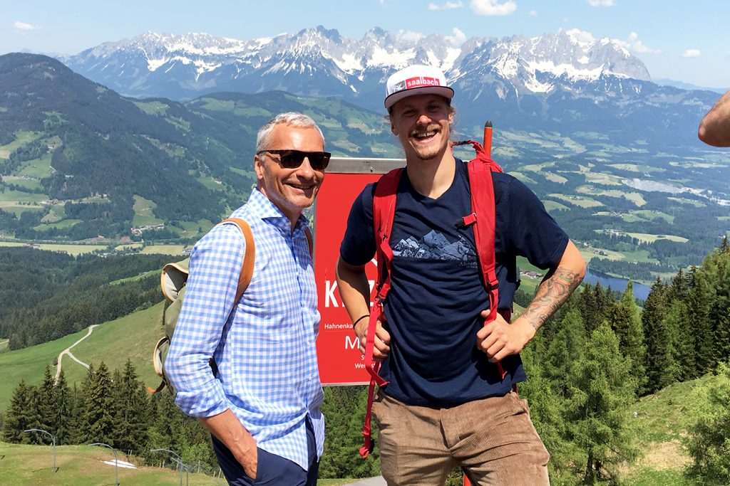 Manuel Feller mit Rainer Pariasek an der Mausefalle © Skiing Penguin