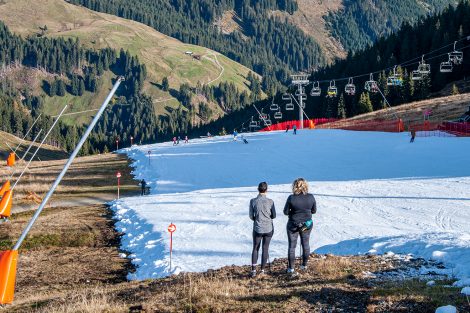 Die beiden Wanderer sahen den Skifahrern (auf Nachfrage!) erfreut minutenlang zu © Skiing Penguin