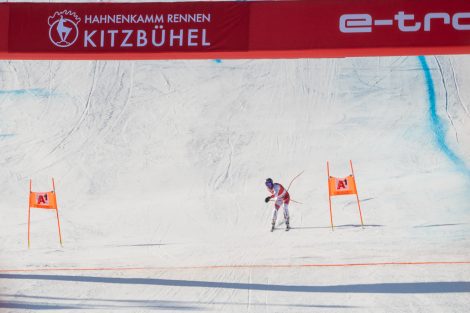 Beat Feuz tanzte regelrecht ins Ziel. Das bescherte dem Schweizer Platz 7 © Skiing Penguin