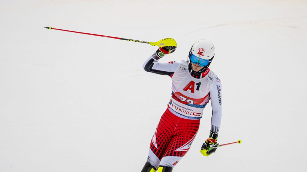 Adrian Pertl am Ziel eines Traums in Kitzbühel: die ersten Weltcuppunkte © Skiing Penguin