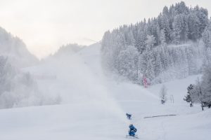 Ganz schön winterlich präsentiert sich die Streif Anfang Dezember © Skiing Penguin