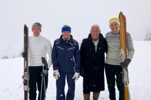 Patrick Leitner mit Opa Hias und Ernst Hinterseer mit Enkel Stefan © Skiing Penguin