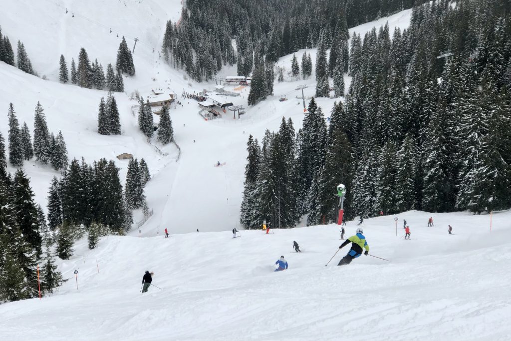 Der kleine Skizirkus auf dem Hahnenkamm eröffnete am 4. Dezember © Skiing Penguin