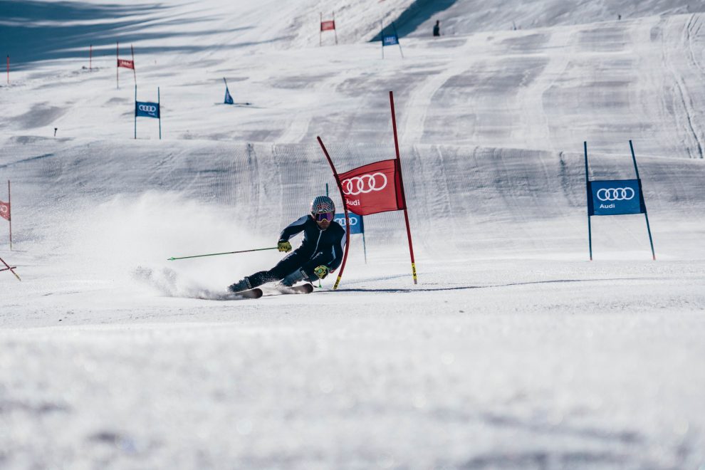 Charlie Raposo testet seine neuen Van-Deer-Ski auf der Reiteralm © Iain Innes